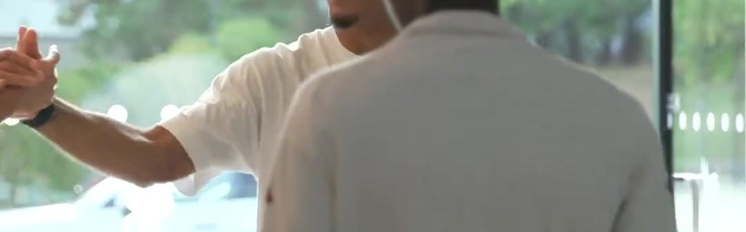 来了老弟！利物浦队长范迪克与伊萨克拥抱，欢迎后者加盟球队