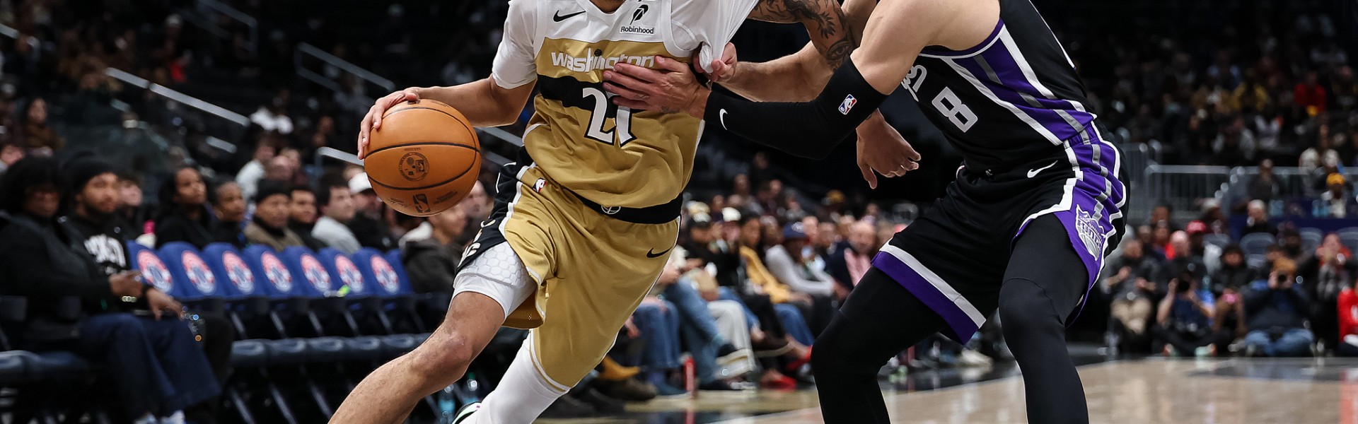 开云体育app-莱利18+6巴格利15+5 拉文35+6奇才送国王9连败