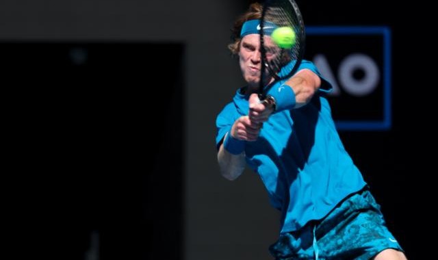 开云体育下载-卢布列夫一纪录追平费纳 距500赛四连冠仅差一步